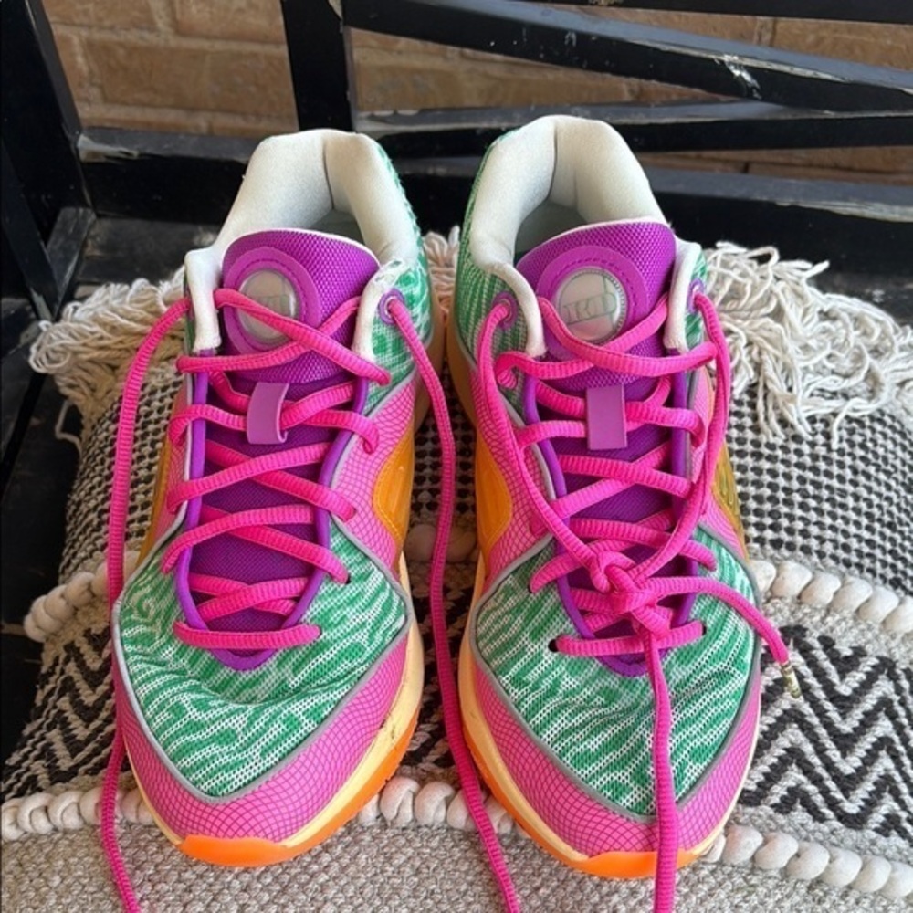 Nike KD Pink and Green Athletic Shoes with Dynamic Design